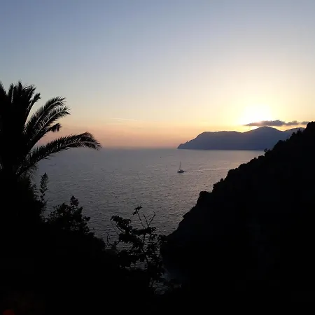 On The Way To The Marina * Corniglia