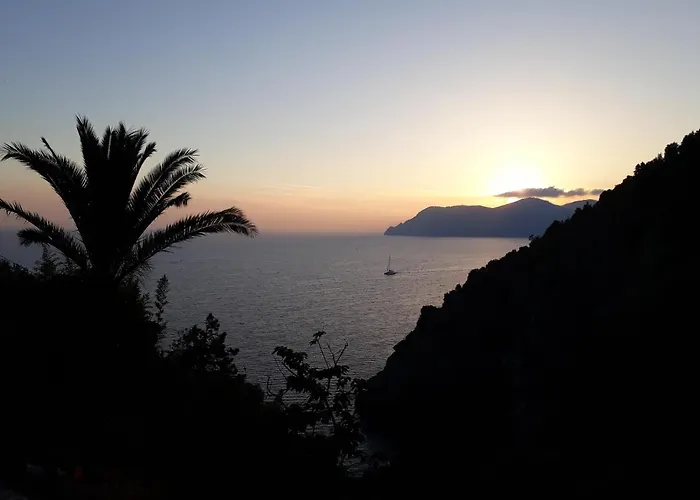 On The Way To The Marina * Corniglia